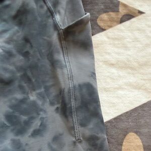 Lululemon Gray Camouflage Leggings with pockets great condition size 2
